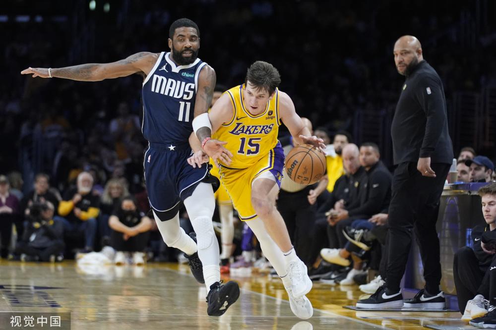 更显示出他 更显示出他